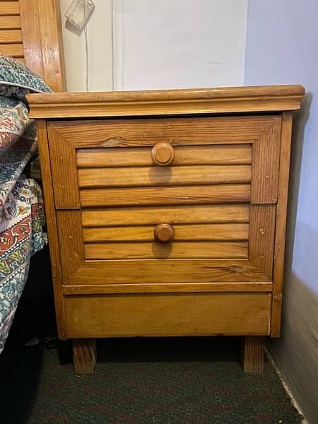 6.5ft X 5ft Oak wood single bed with Spring mattress and 1x Side table 6