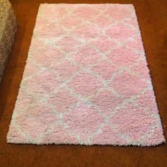 Light pink colour center carpets