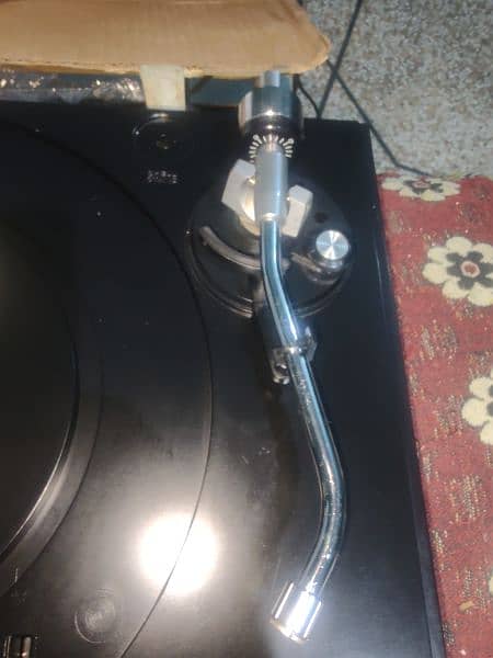 turntable & cd player, new in box  &. spool 7 inch. . . audio 1