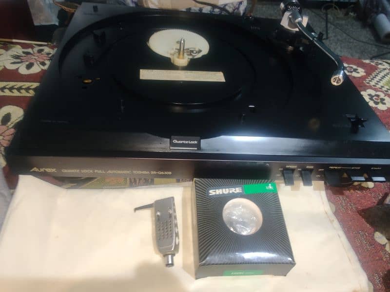 turntable & cd player, new in box  &. spool 7 inch. . . audio 5