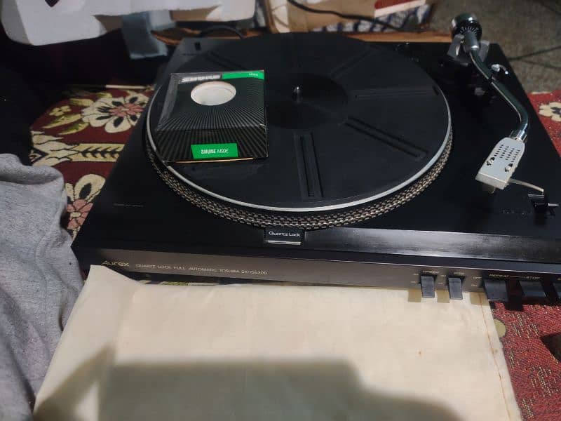 turntable & cd player, new in box  &. spool 7 inch. . . audio 6