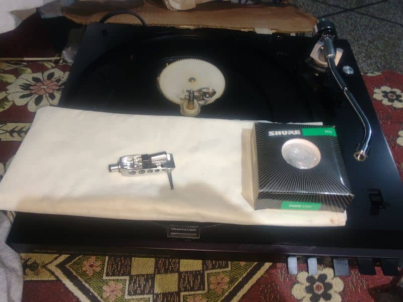 turntable & cd player, new in box  &. spool 7 inch. . . audio 7