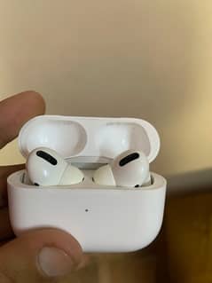 Apple Airpods pro Lightning only kit 10/10 Condition