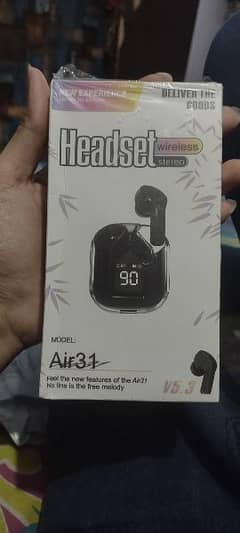 Air 31 earbud with pouch and cable