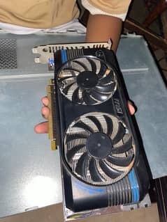 Gtx 560 1GB gddr 5 256bit