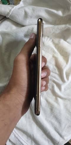 I phone Xs Max gold