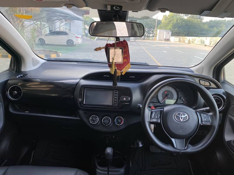 Toyota Vitz 2018 5