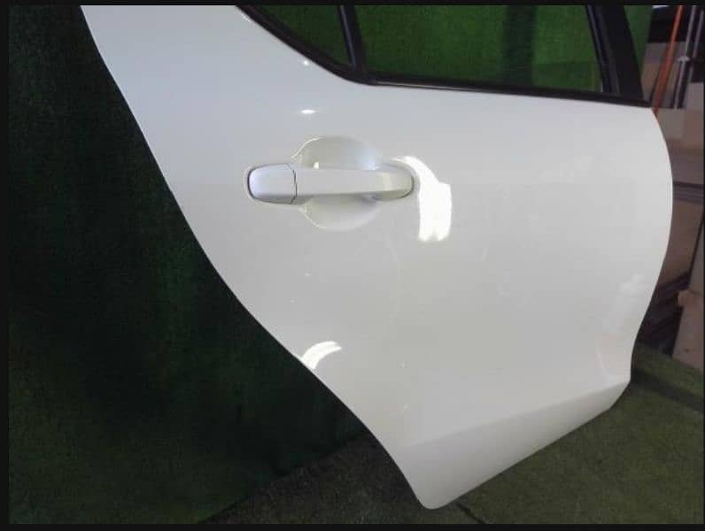 toyota aqua right side passenger door khokha only 1