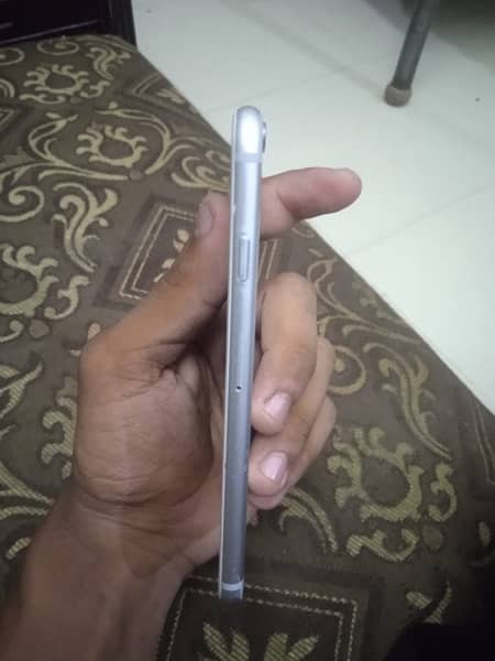 IPhone 6s 64 GB 10/10 condition q 2