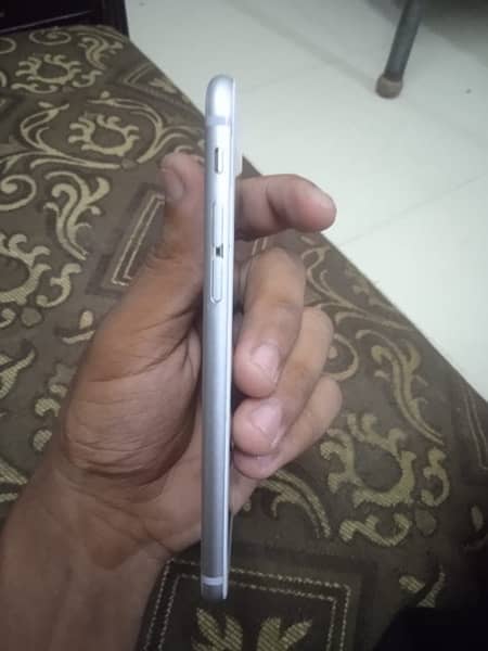 IPhone 6s 64 GB 10/10 condition q 3