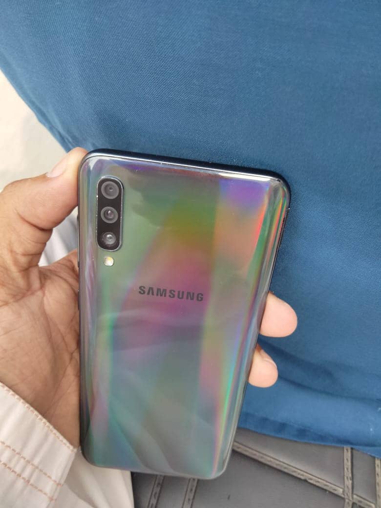 Samsung A50 6