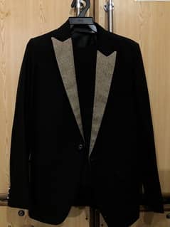 3 piece black suit brand is Daffodills