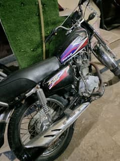 Honda 125 for sale. 1st owner. Complete Geniune.