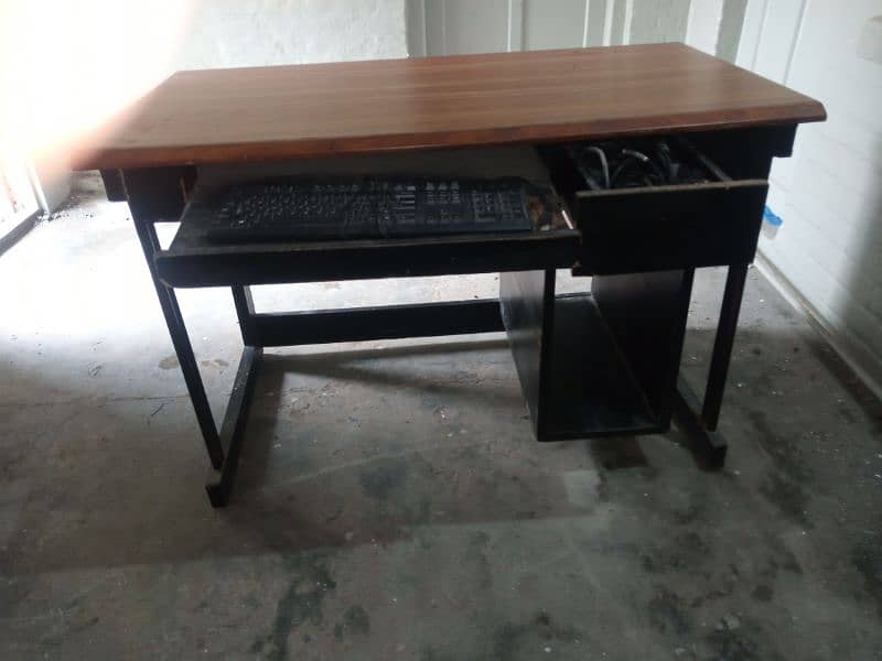 computer  table l 4