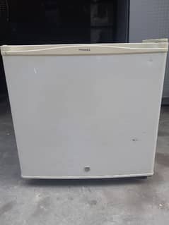 TOSHIBA Mini Fridge