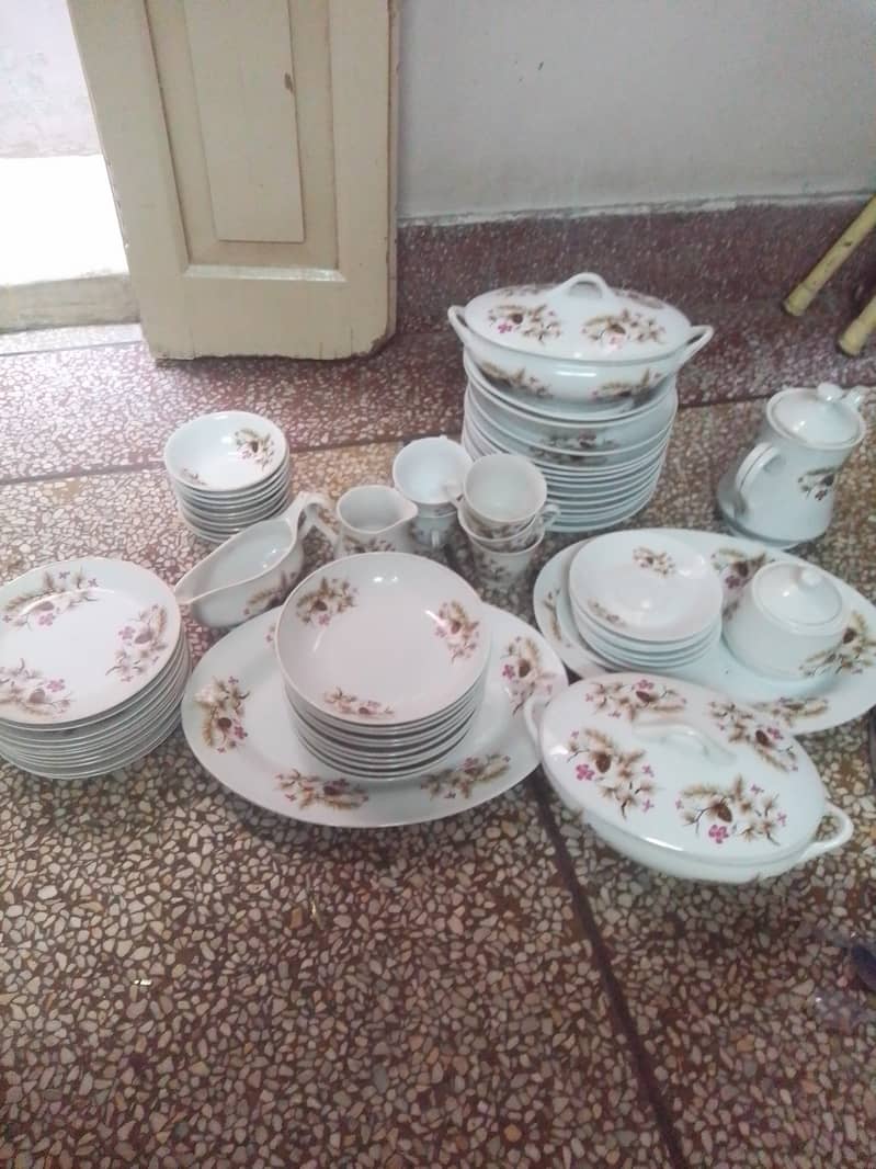 Dinner set for sale 0