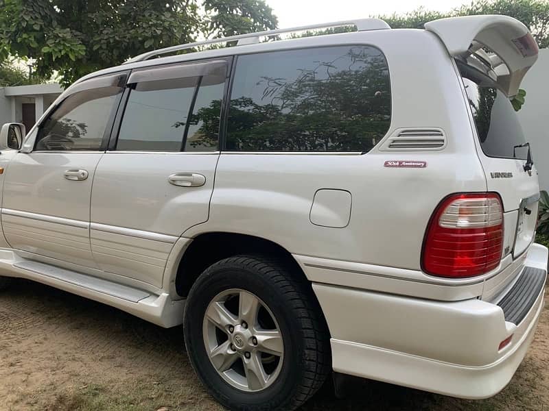 Toyota Land Cruiser Cygnus 3