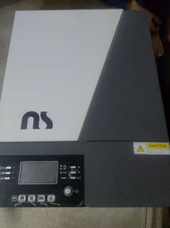 solar inverter color black n white