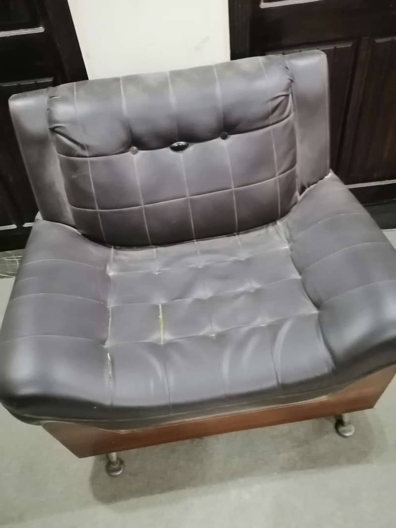 Iron stand with 7 seater sofa for sale 7