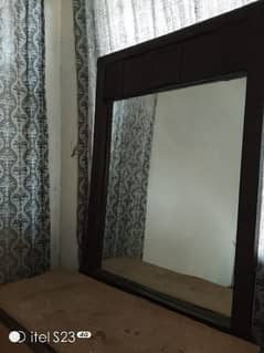 dressing table used thori c repairing honi hy mirror thek h