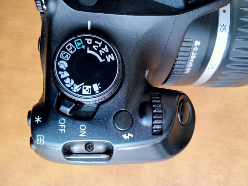 CANON eos 1200D with 18 55mm autofocus lense 1