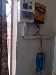 MPPT charge controller with battery also