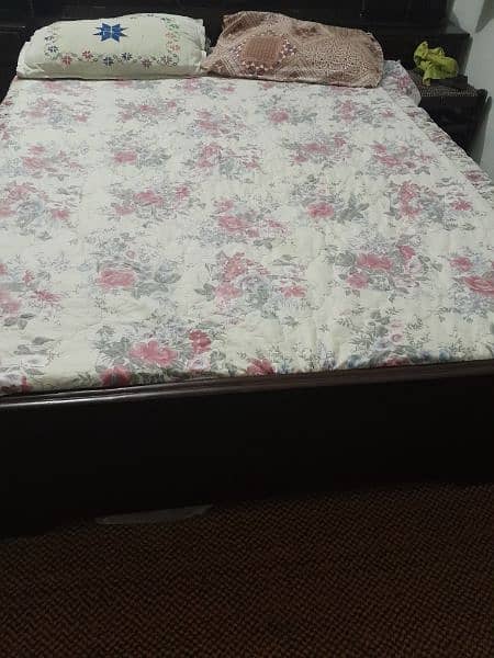 selling bed set 0