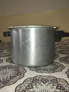 Pressure cooker