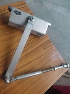 Hydraulic Door Closer Like New at Throw Away Price