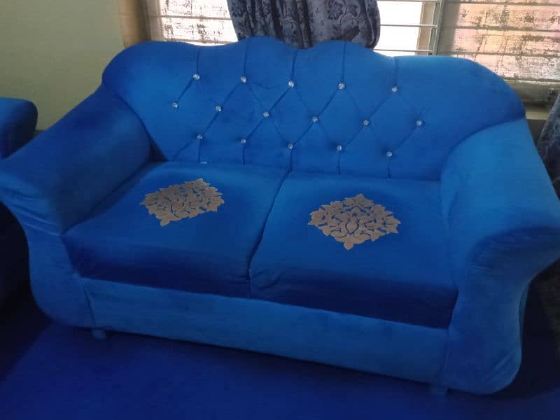 Blue velvet sofa 3