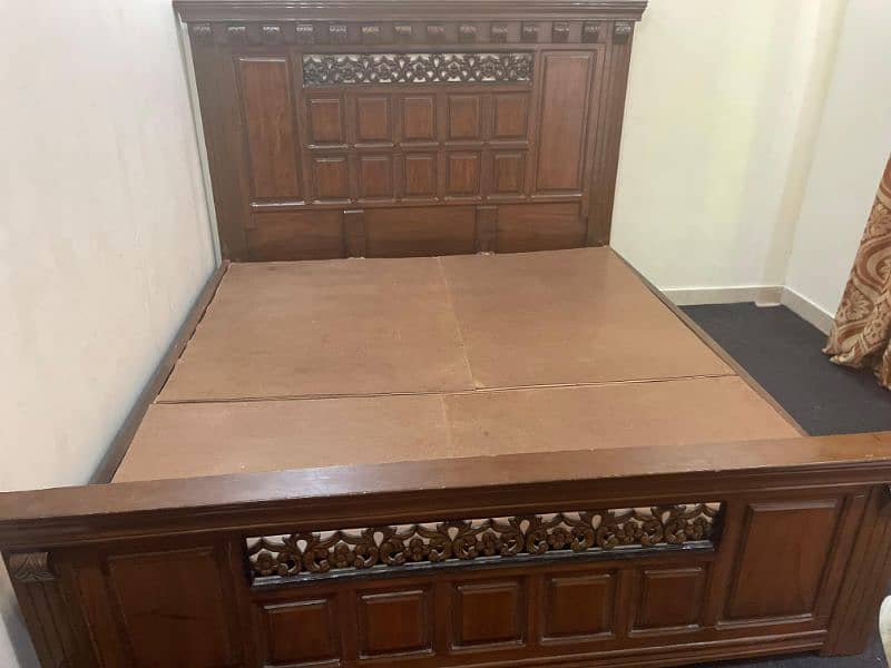 king size bed with mattress, dressing table and side tables 9