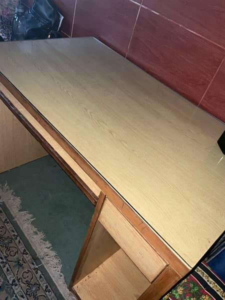 study table / computer table with glass slab on it 2