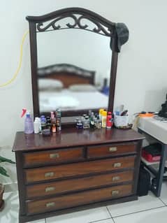 Dressing table with drawers and Mirror