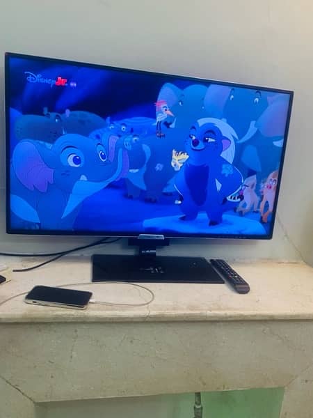 42 inches excellent condition tv 2