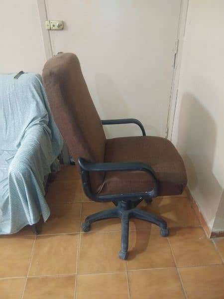 Computer chair in good condition 3