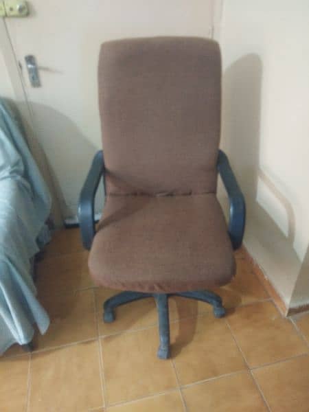 Computer chair in good condition 4