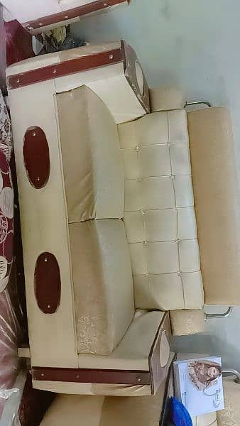 Sofa set neat condition 4