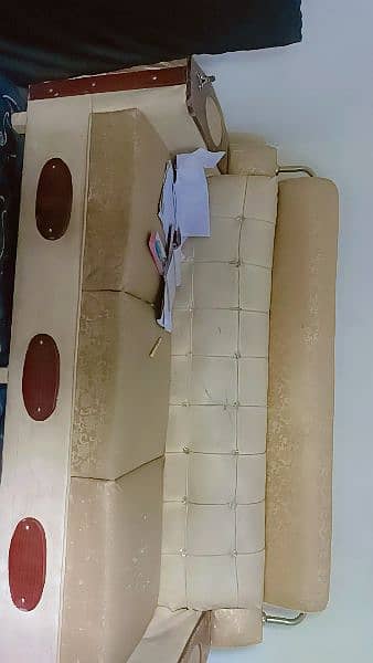 Sofa set neat condition 6