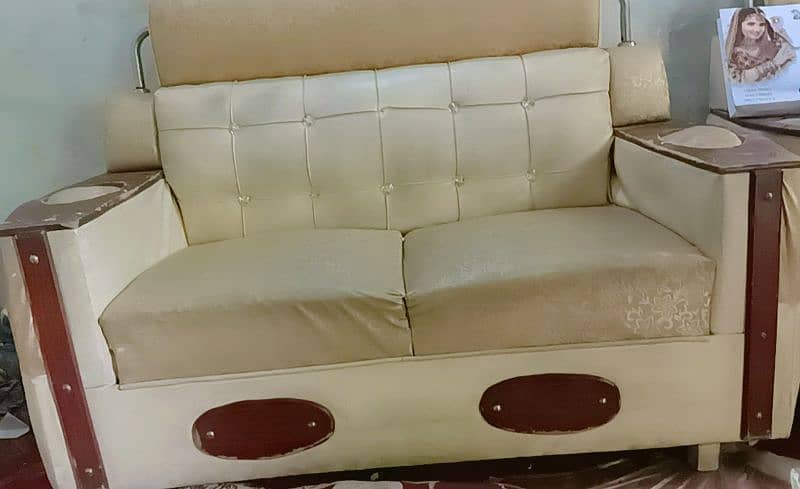 Sofa set neat condition 10