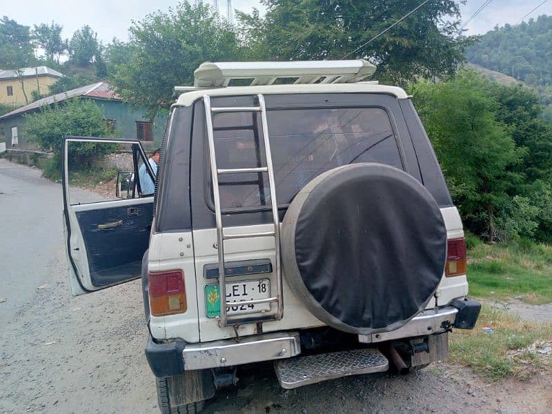 Mitsubishi Pajero 1984 exchange possible 2