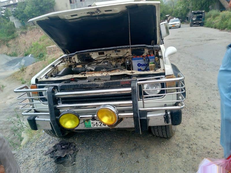 Mitsubishi Pajero 1984 exchange possible 4