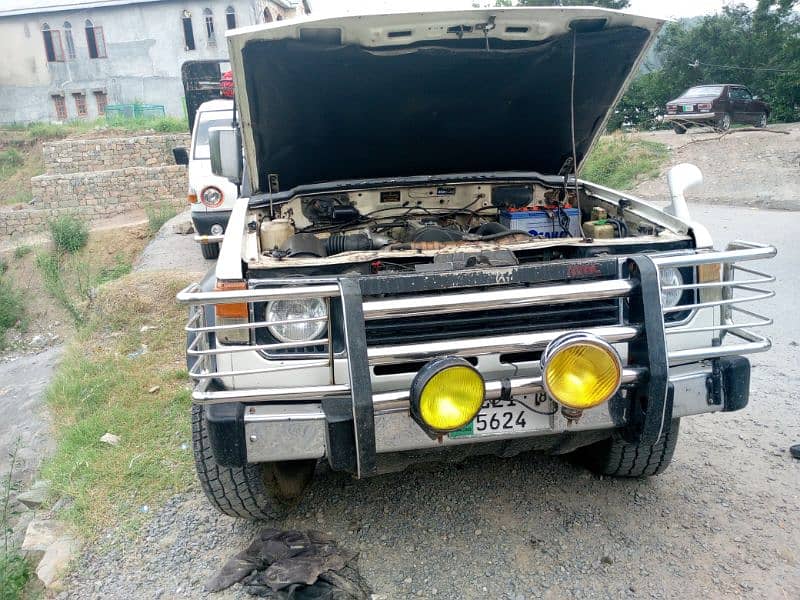 Mitsubishi Pajero 1984 exchange possible 7