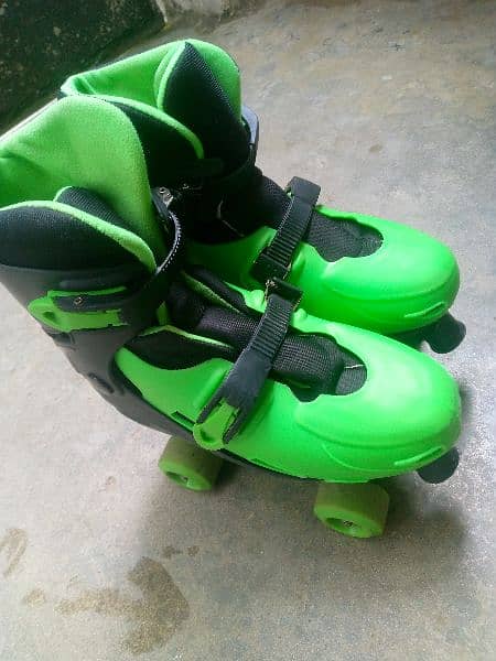 skating shoes in new condition adjustable 0