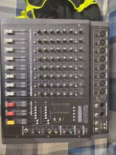 Powered mixer 8 channels & SP4