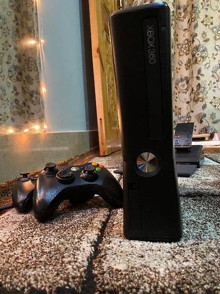 Xbox 360 j tagged 250 gb. with 2 controllers 55 games installed 4