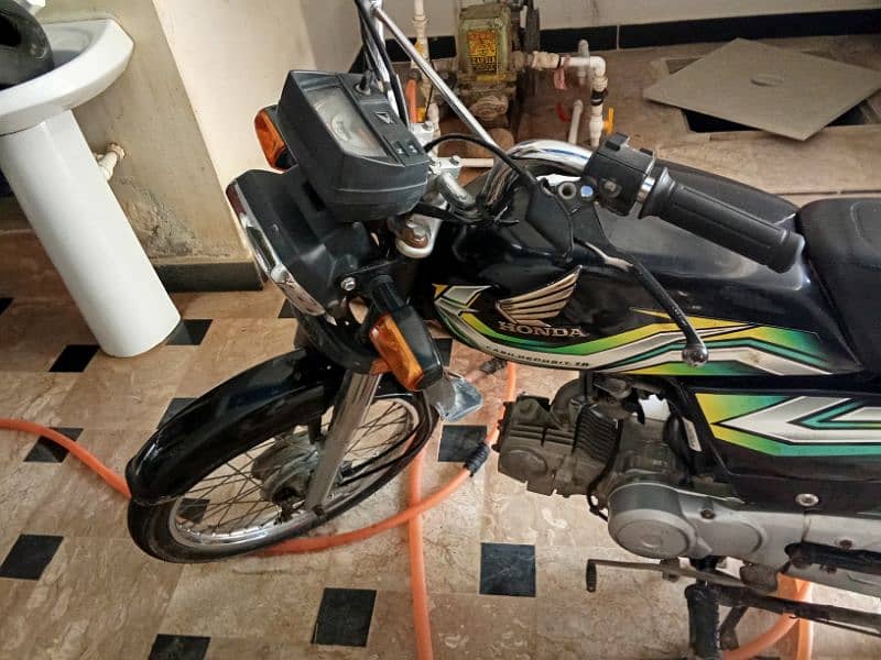 Honda cd70 2023 ky first month ki hy 4