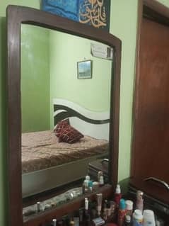 Mirror with dressing table