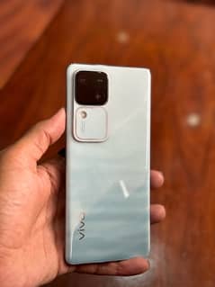 Vivo v30 just 10 days used 10/10 full warrenty