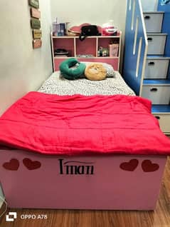 Single bed with 3 drawers. Best for kids/girls