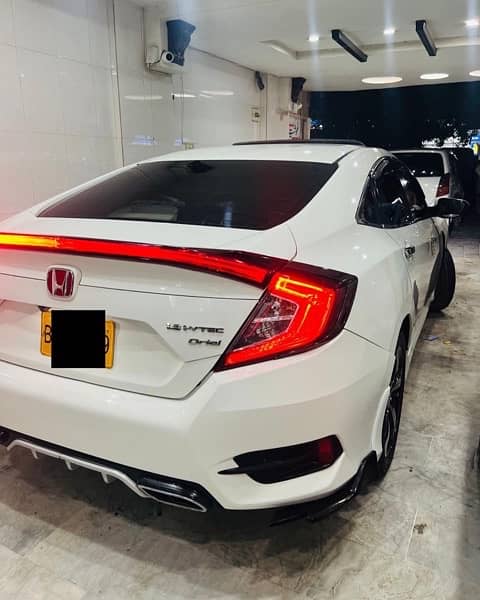 Honda Civic X 2017 4